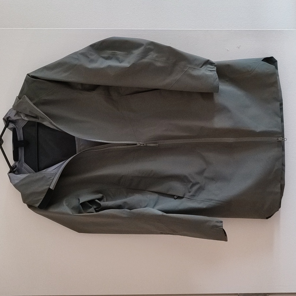 Arc'teryx Women's Salal Goretex Shell Jacket (XS)